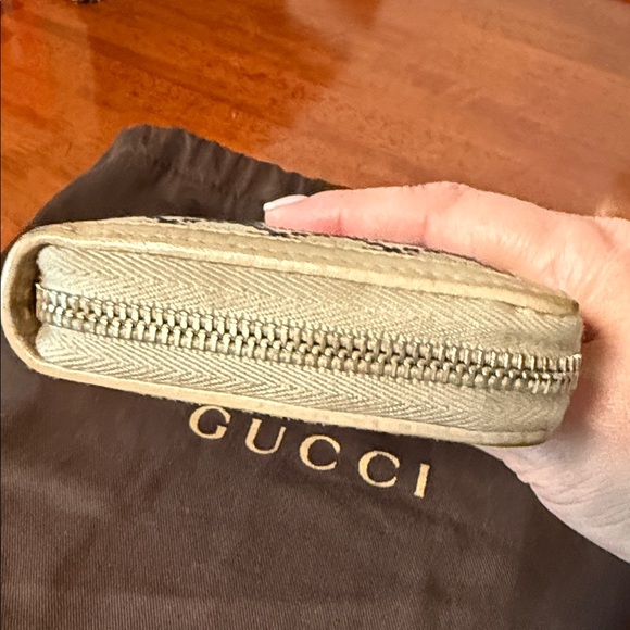 Gucci Beige and Black Diamanté Patterned Wallet - Picture 5 of 12